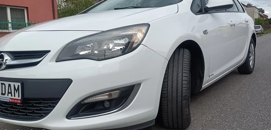 Opel Astra cena 28100 przebieg: 202000, rok produkcji 2013 z Staszów małe 154